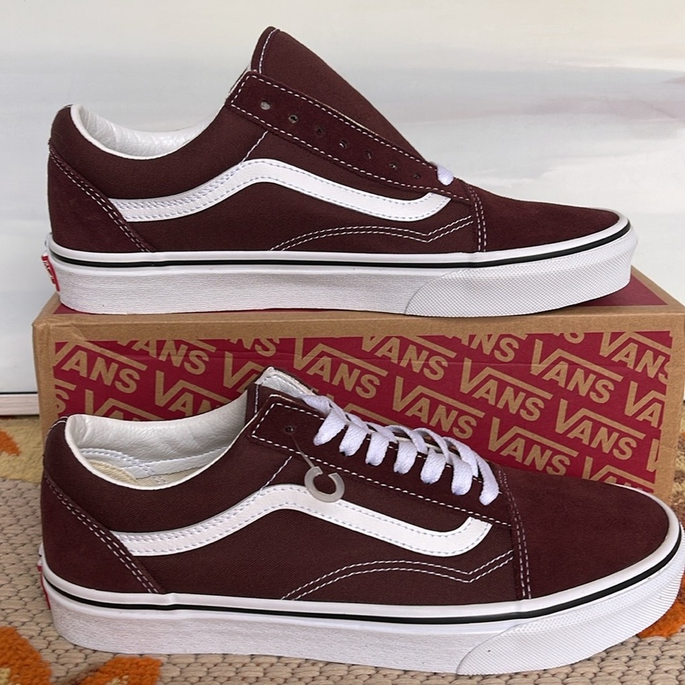 Vans Men’s Old Skool
Color Theory Bitter Chocolate 
VN0005UF7YO
Sneakers